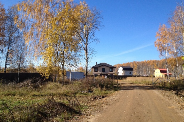 Земельный участок в деревне Петровском 
