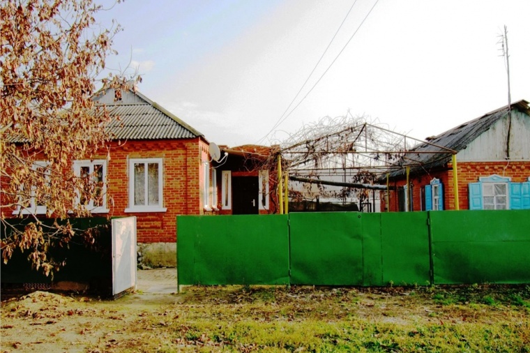 Дом в поселок городского типа Ильский