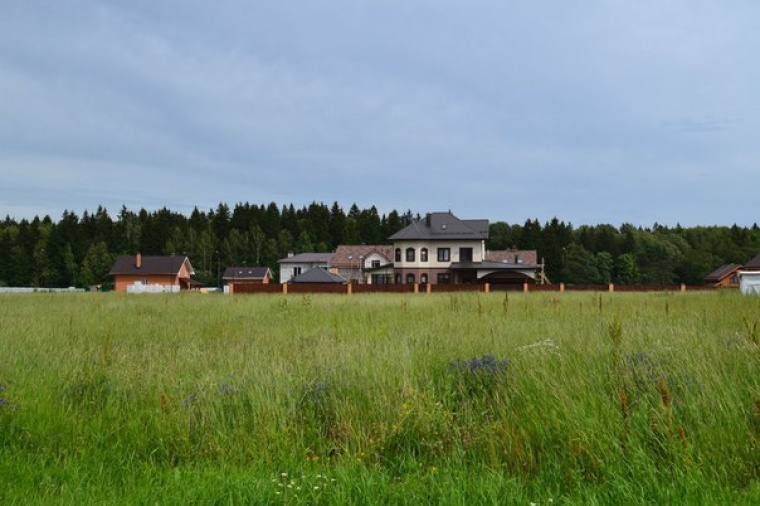 Земельный участок в деревне Архангельском 