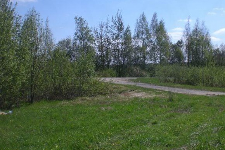 Земельный участок в поселке Семибратовом 