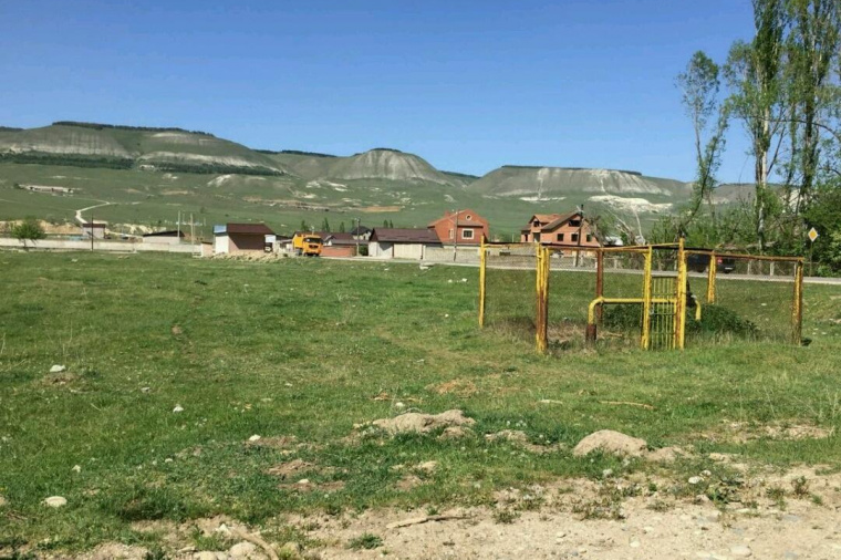 Земельный участок в селе Красном Кургане