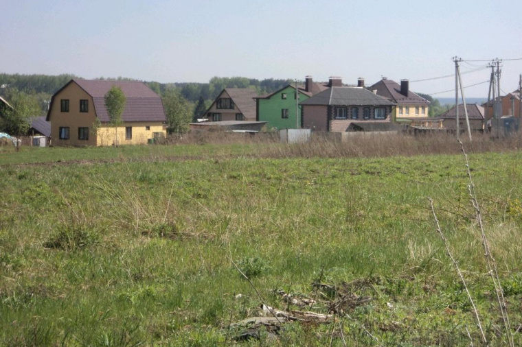 Земельный участок в поселке Путевке 